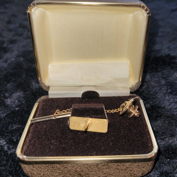 1/5 10K Gold Vintage "Fisher" Lapel Pin - Picture 6 of 7